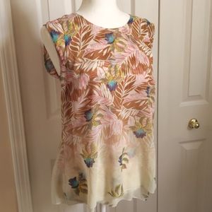 Cabi tan floral sleeveless crepe blouse split back size small